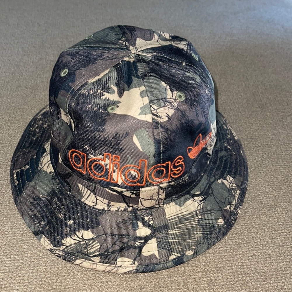 NWOT Adidas Originals Unisex All Over Print Camo Bucket Hat!
